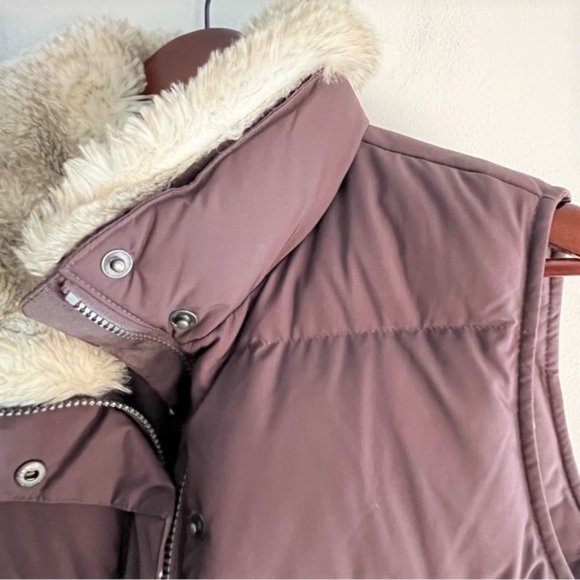 L.L. Bean Goose Down Filled Puffer Vest Removable Faux Fur Collar Size L - Picture 4 of 13